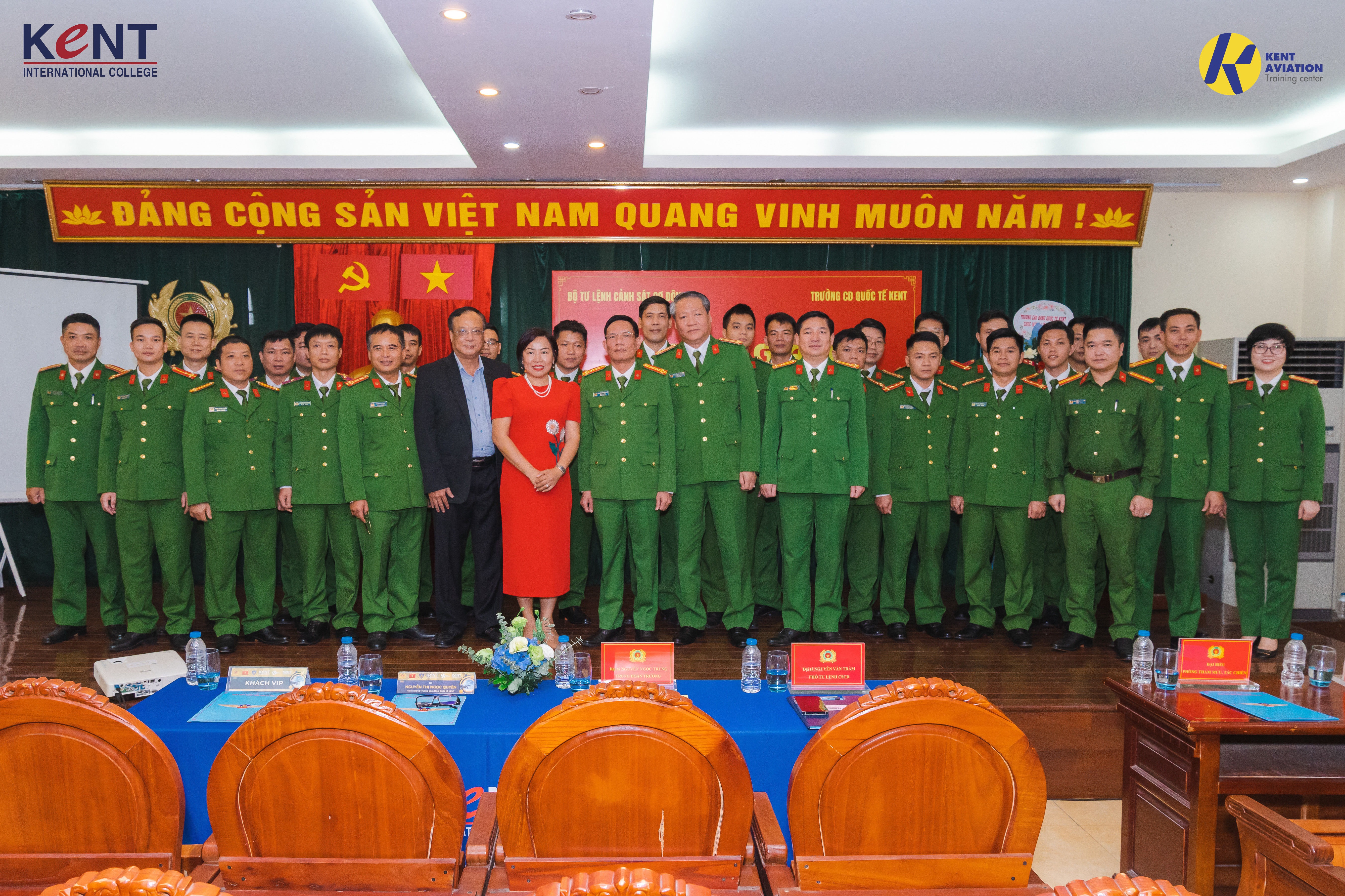 KHAI GIẢNG KHÓA ĐÀO TẠO TIẾNG ANH CHUYÊN NGÀNH HÀNG KHÔNG THEO TIÊU CHUẨN ICAO-LEVEL 4, TRUNG ĐOÀN KHÔNG QUÂN THUỘC BỘ CÔNG AN