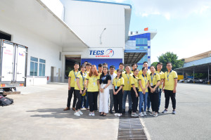 Sinh viên ngành Quản Trị Kinh Doanh Vận Tải Hàng Không trải nghiệm thực tế tại TECS